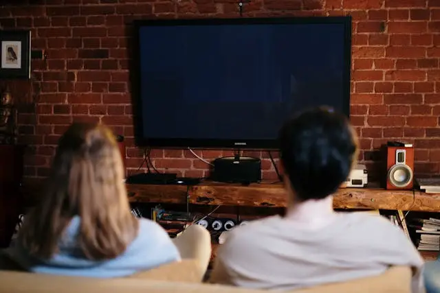 Pourquoi téléviseur LG s'allume mais l'écran reste noir?